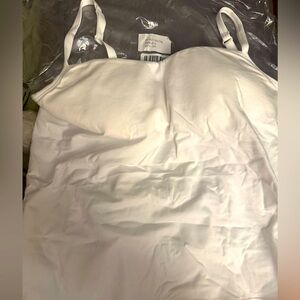 Classique 736 Camisole with build in full-support pocket bra - NWT - Size 42A